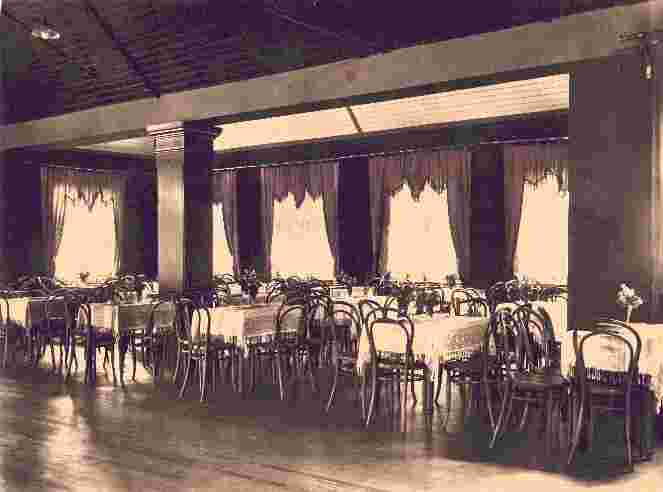 Tanzsaal.jpg (16008 Byte)